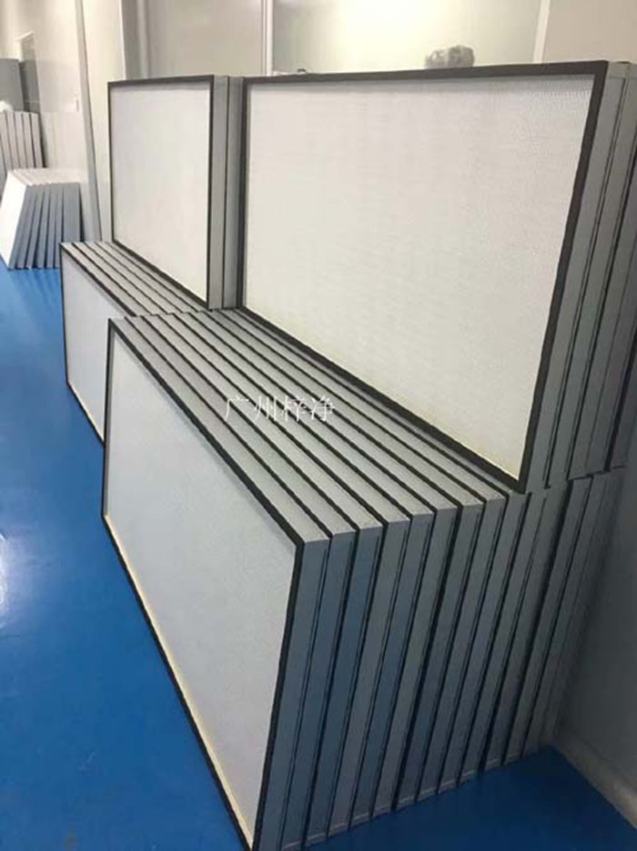 ULPA級(jí)超高效空氣過濾器適用于10000級(jí)-100級(jí)潔凈系統(tǒng)，空調(diào)系統(tǒng)，因此產(chǎn)品已廣泛應(yīng)用于電子、微電子、半導(dǎo)體、光器件、生物和醫(yī)藥線路、照相機(jī)和光學(xué)儀器、精密機(jī)械等多個(gè)領(lǐng)域。