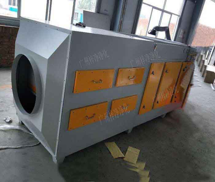 新風柜被廣泛應用于民用建筑的通風系統(tǒng)中，同時還可應用到房屋建筑的消防加壓送風，凈化空調(diào)的增壓補風等場合。