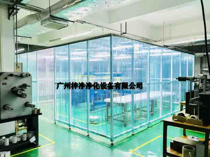 潔凈棚包括FFU，高效空氣過(guò)濾器（HEPA）和預(yù)過(guò)濾器，確?？諝獾臐崈舳?。